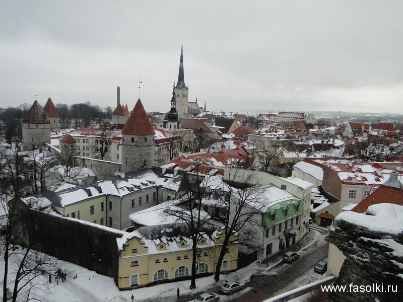 Вид на Старый город Таллина из Вышгорода (холм Тоомпеа, где в средние века селилась аристократия) 