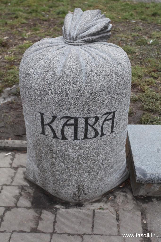Памятник Юрию-Францу Кульчицкому во Львове
