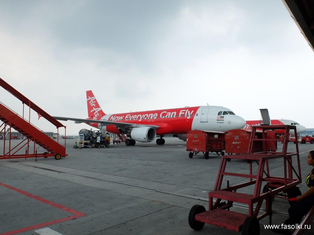 Самолет Air Asia по маршруту Куала-Лумпур - Макао